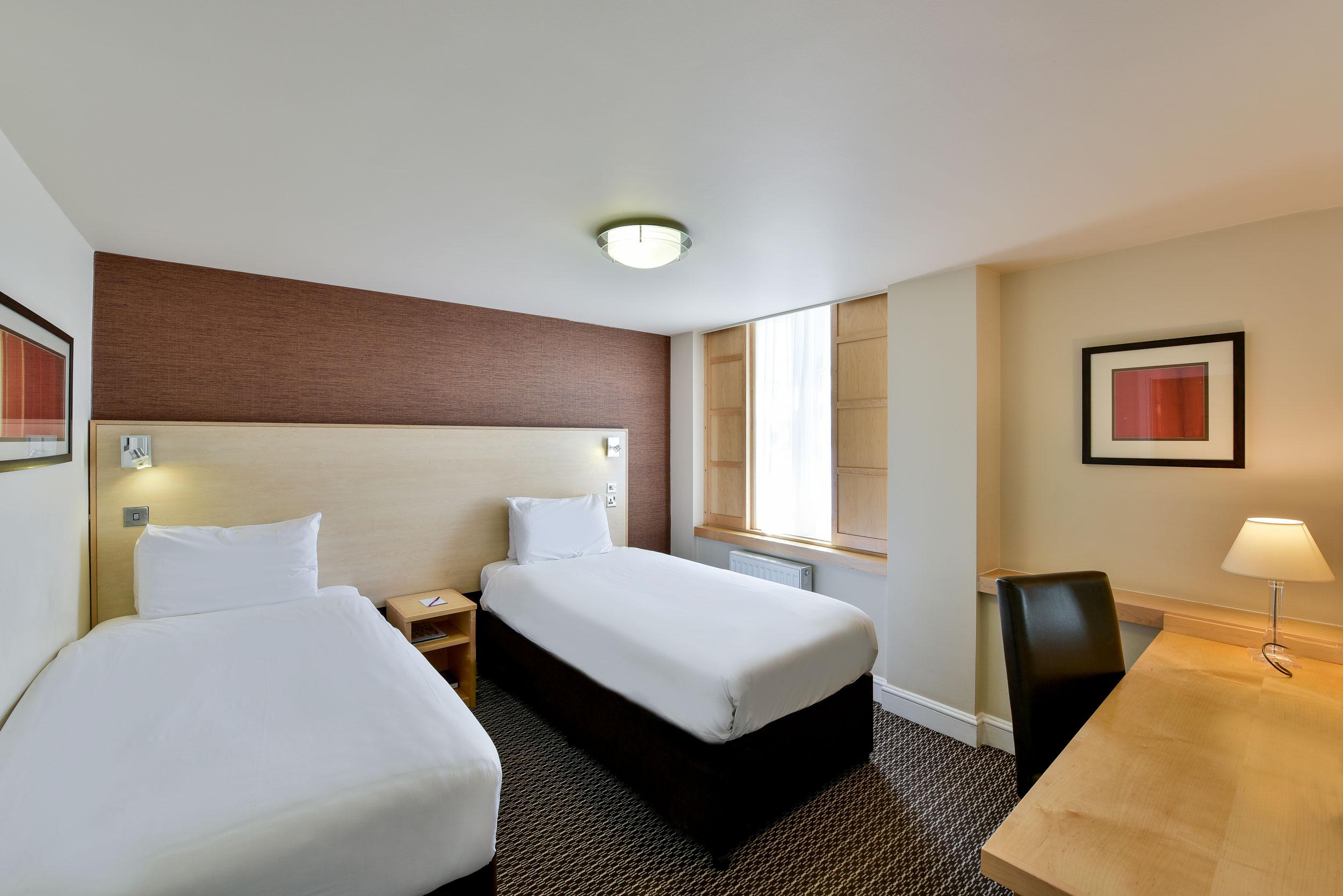 Strand Palace Лондон Екстер'єр фото A room at the hotel