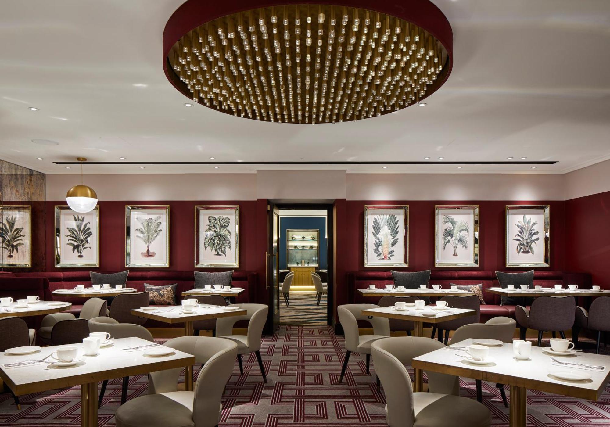 Strand Palace Лондон Екстер'єр фото The restaurant's interior
