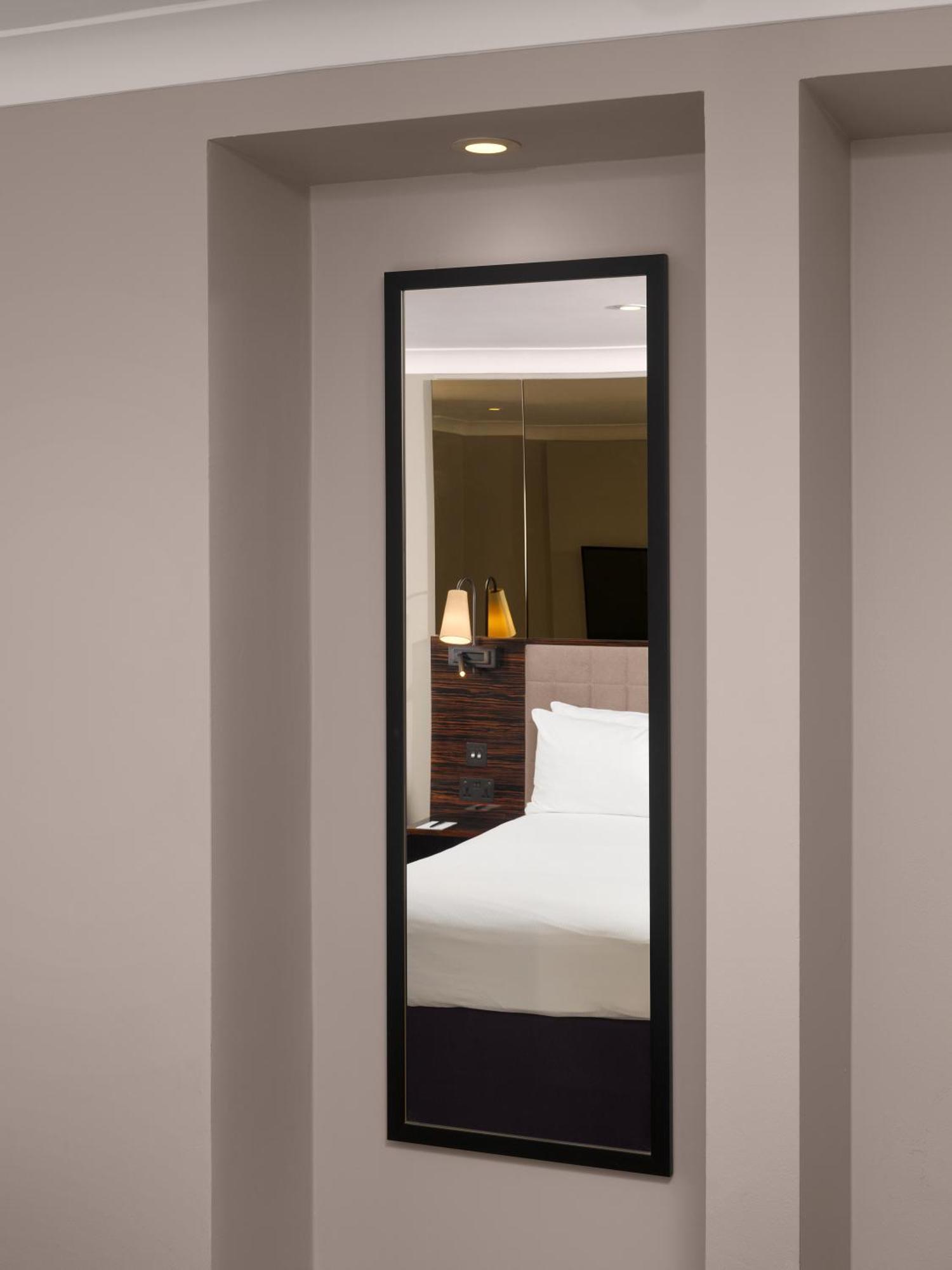 Strand Palace Лондон Екстер'єр фото Mirror