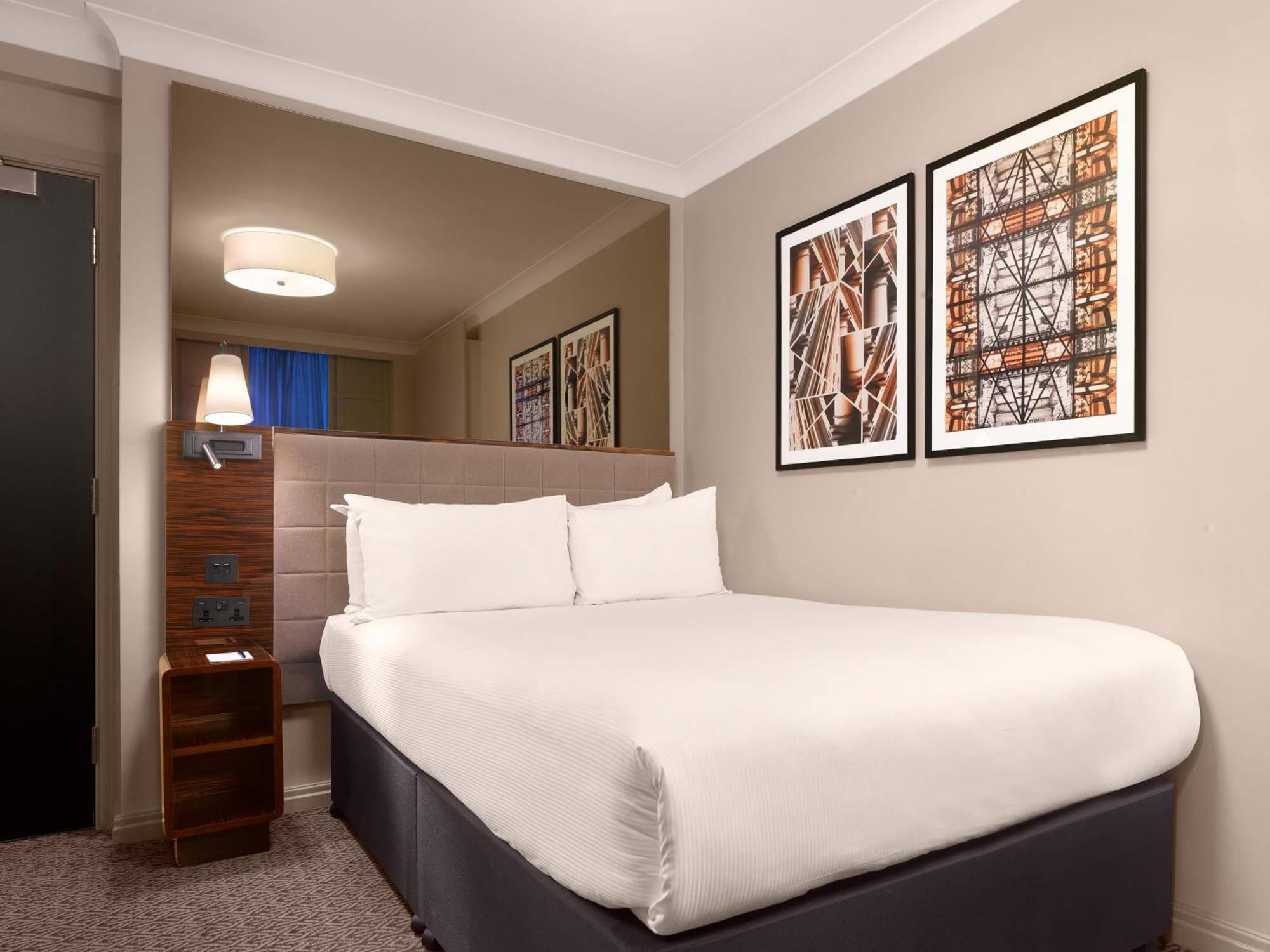 Strand Palace Лондон Екстер'єр фото A room at the hotel