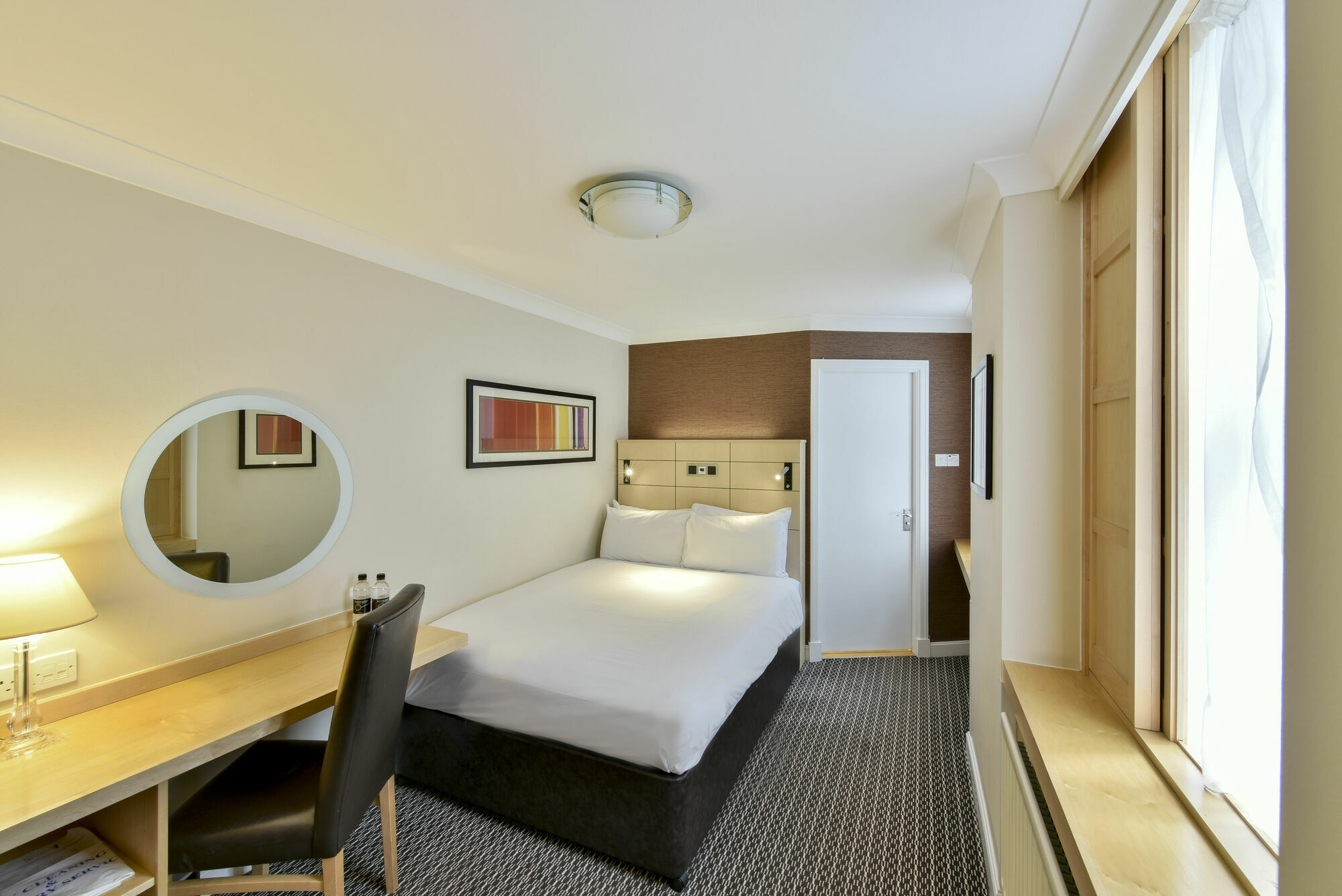 Strand Palace Лондон Екстер'єр фото A single room at the hotel