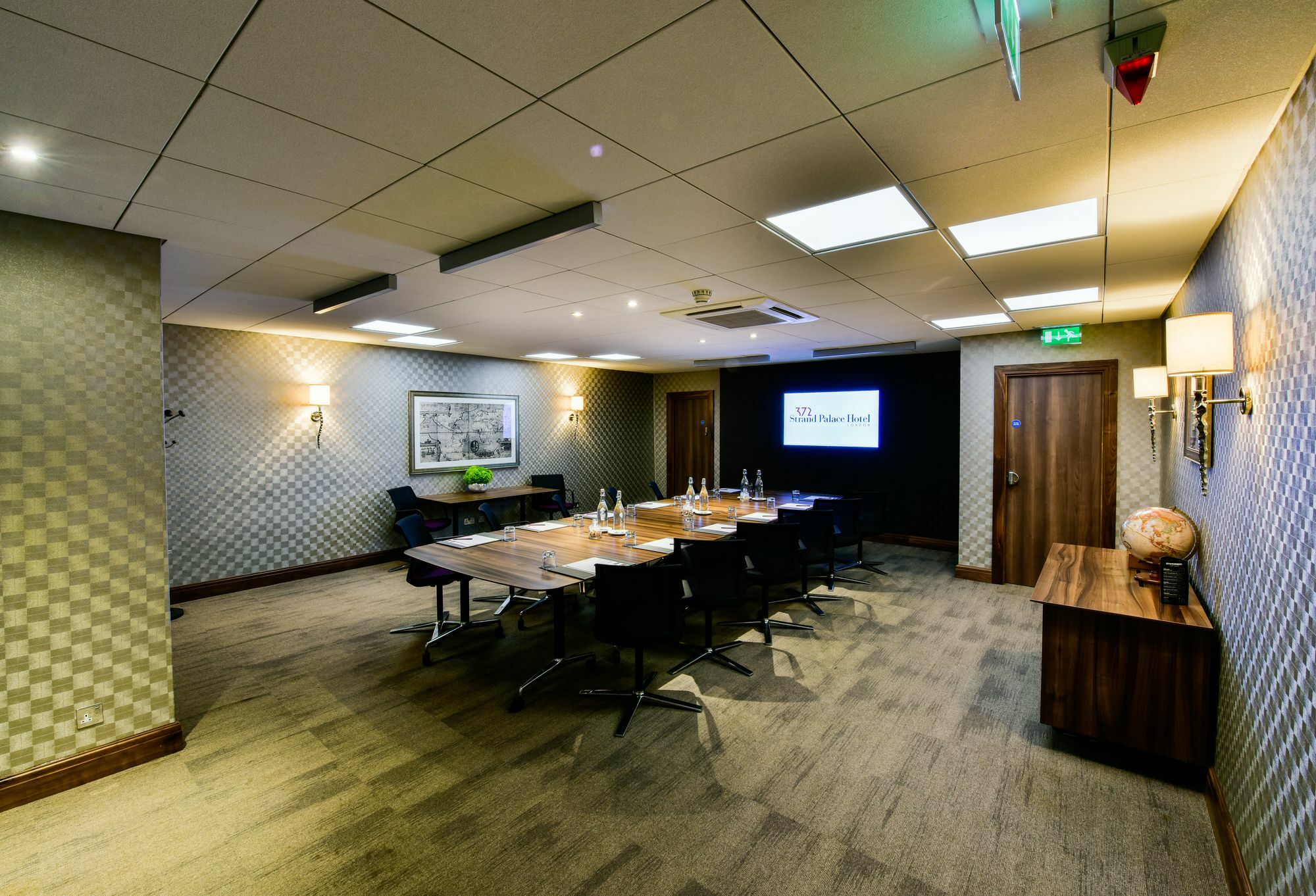 Strand Palace Лондон Екстер'єр фото Meeting room at the hotel